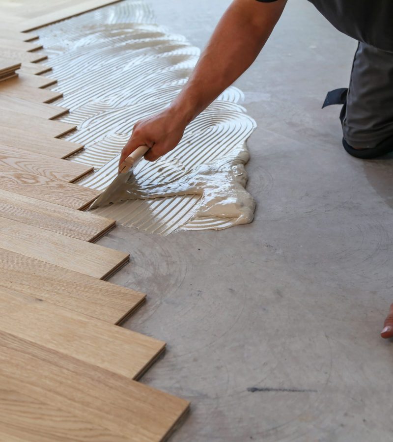 male-worker-installing-a-wooden-laminate-flooring-2026-01-07-07-35-17-utc (1)